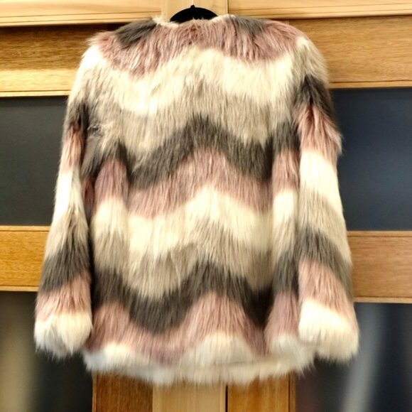 DONNA SALYERS FABULOUS FURS~Tibby Collarless~ FAUX FUR COAT~CHEVRON MULTI SZ SM - Picture 4 of 5